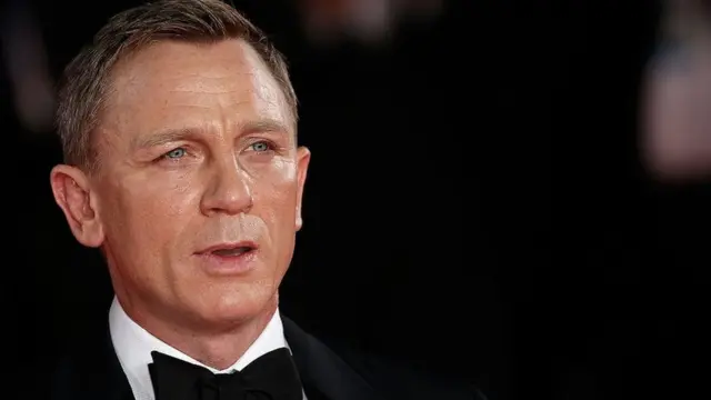 D'abord boudé pour ses allures d'espion russe, défendu par Sean Connery, Daniel Craig semble finalement à son aise dans le costume de James Bond, il tourne son cinquième film de la saga. Le prochain est attendu pour le mois de novembre.