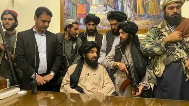 طالبان در ساختمان ریاست جمهوری افغانستان در کابل