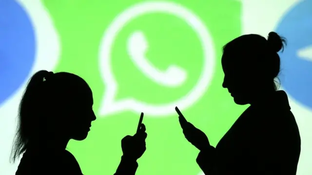 Pesquisa indita identifica grupos de famlia como principal vetor de  notcias falsas no WhatsApp - BBC News Brasil