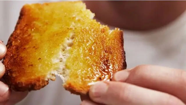 قد يؤدي تناول زيت الزيتون بدلا من المواد الغذائية التي تحتوي على دهون مشبعة مثل الزبد، إلى تقليص خطر الإصابة بأمراض القلب