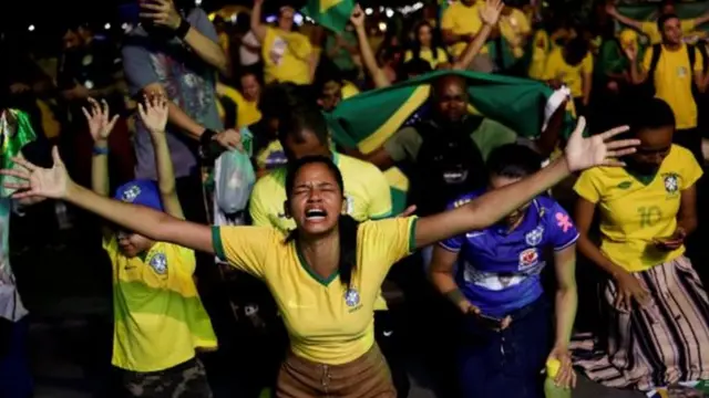 الحزن يخيم على أنصار الرئيس المنتهية ولايته جايير بولسونار بعد إعلان فوز لولا دا سيلفا