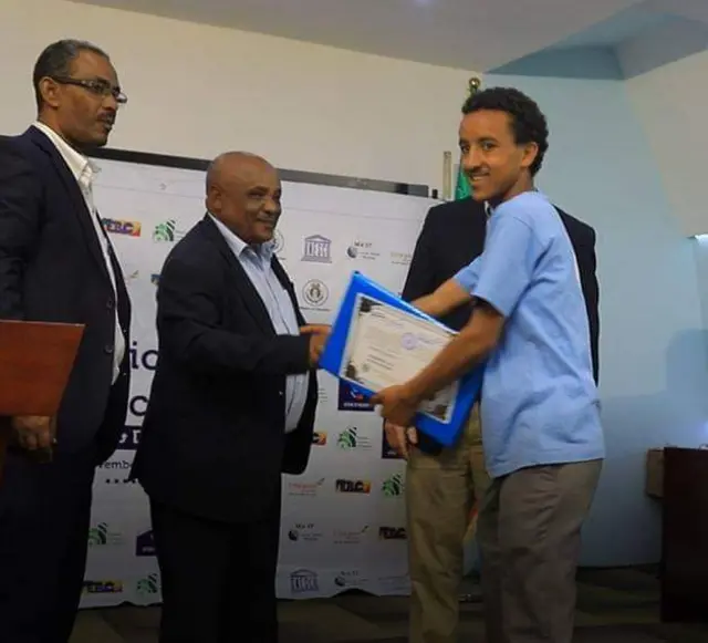 Barataa Hamzaa Hamiid yeroo badhaasa fudhatutti