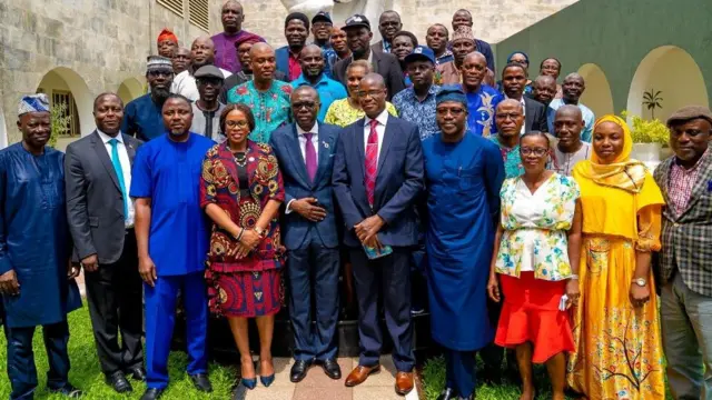 Babajide Sanwo-Olu wit labour union leaders for Lagos State