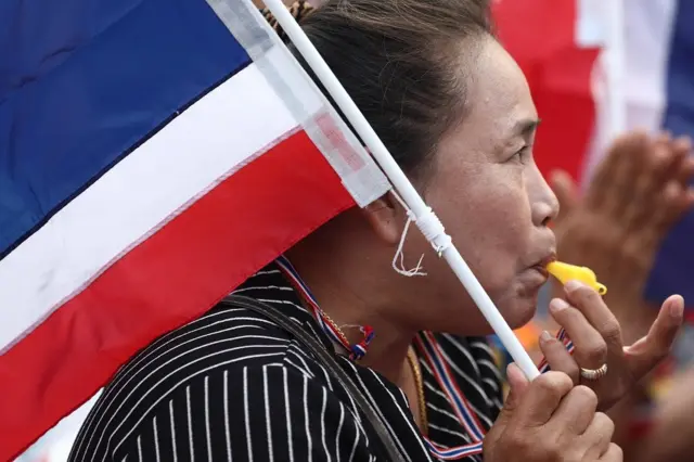 รปช. เปิดเวทีปราศรัย