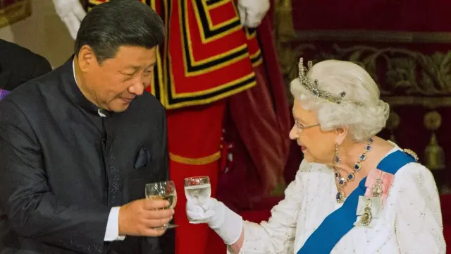 习近平与伊丽莎白女王
