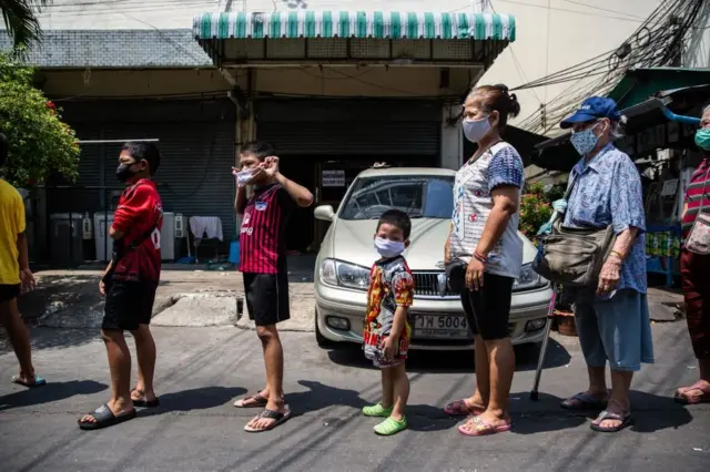 တောင်ကိုရီးယားက ကိုရိုနာဗိုင်းရပ်စ်ပိုးစစ်တဲ့ ကိရိယာတွေ အမြောက်အမြားထုတ်