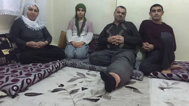 Mahfuz Eryılmaz; eşi Zahide, kızı Gülbahar ve oğlu İhsan'la