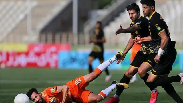 هفته بیست و دوم لیگ برتر فوتبال ایران، با خبر لغو و تعویق مجدد ۵ بازی عقب افتاده آغاز شد.