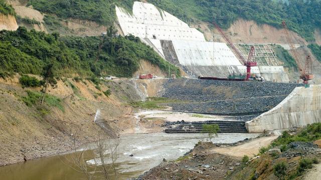 中国在湄公河流域建设大坝引发争议。