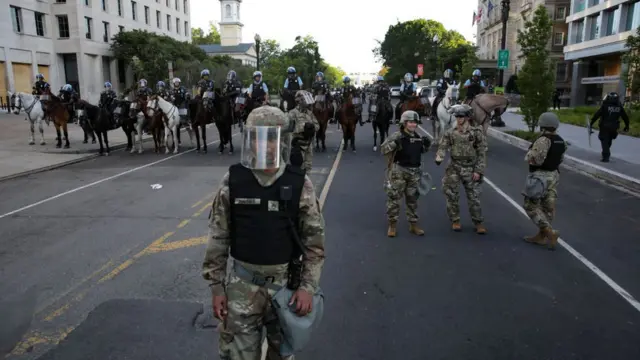 протести США