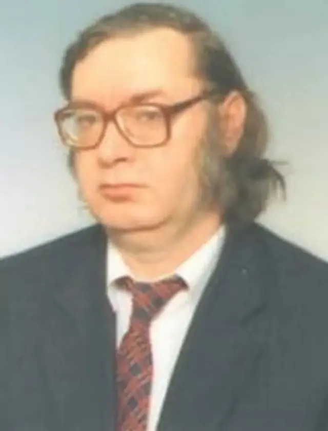 પછીથી નજરે જોનાર એક સાક્ષી દ્વારા ખબર પડી કે જે મારુતિ કારે રાડુની કારને રોકી હતી એનો નંબર હતો ડીડીડી 4747