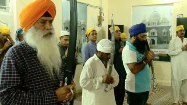 शीख लोक प्रार्थना करताना