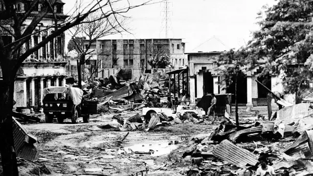 একাত্তরের মুক্তিযুদ্ধে বিধ্বস্ত মাধবপুরের রাস্তা (২৪শে জুলাই ১৯৭১)