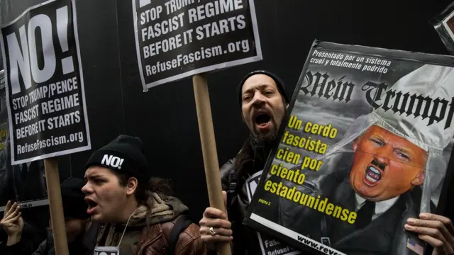 Протести проти Дональда Трампа під час його прес-конференції у Нью-Йорку