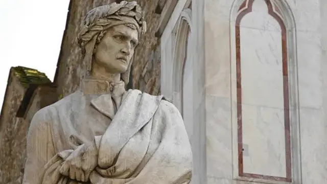 Floransa'daki Dante heykeli