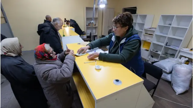 Отримати субсидію, як і пенсію, на пошті відтепер зможуть лише пенсіонери