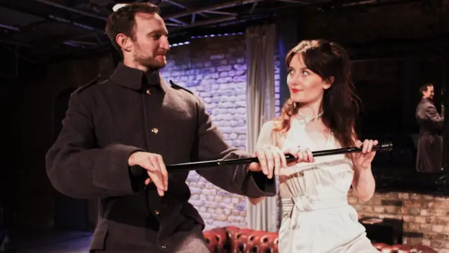 сцена из спектакля