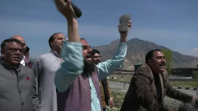 ہائی وے کی بندش کے خلاف احتجاج