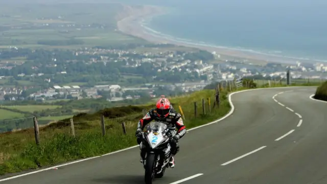 Imagen de la carrera de motociclismo en la Isla de Man. (Foto: Ian Walton)