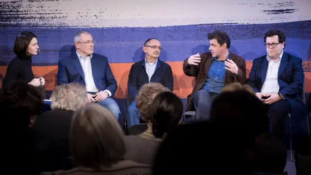 круглый стол