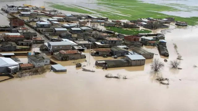 گلستان در محاصره سیل