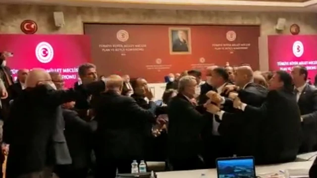 Komisyonda tartışma