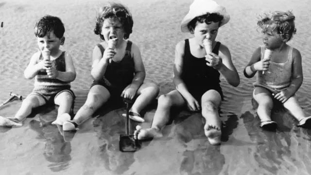 Діти на пляжі