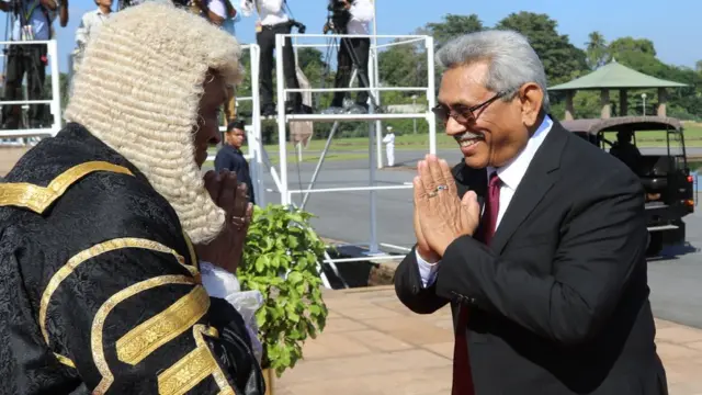 සැසිවාරය විවෘත කිරීමට පැමිණි ජනාධිපතිවරයා, කතානායක විසින් පිළිගනු ලැබූ අවස්ථාව