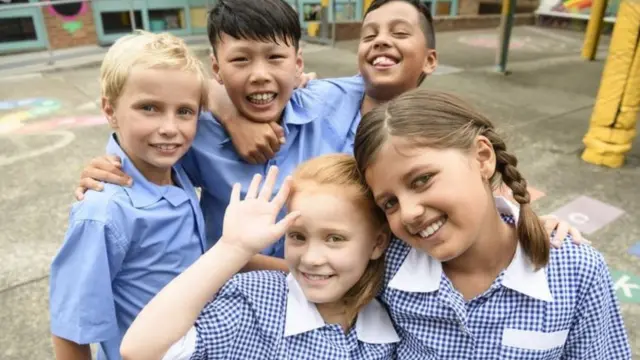 تقول الجمعية الوطنية للتوحد البريطانية إن هناك حوالي 700 ألف شخص لديهم توحد في المملكة المتحدة