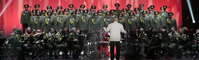 Aleksandrov Amsamblı 2015-ci ildə Parisdə çıxış edib