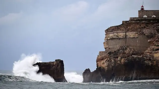 Vistacomo fazer apostas online futebolum penhasco na Nazaré