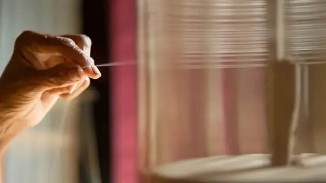 Le filage du coton phuti karpas est notoirement délicat - si vous vous trompez, le fil se casse.