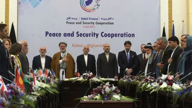 د ارګ پر ټوېټر د ولسمشر له خولې لیکلي شوي چې افغانستان د پاکستان لخوا د یوې نااعلان شوې جګړې ځورېږي