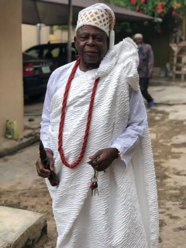 Baba Ẹlẹbuibọn pa kaja