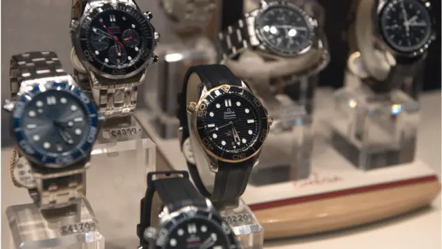বিশ্বখ্যাত ব্র্যান্ডের কিছু ঘড়ি।