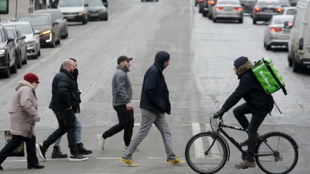 यूक्रेन की राजधानी कीव में जनजीवन सामान्य है