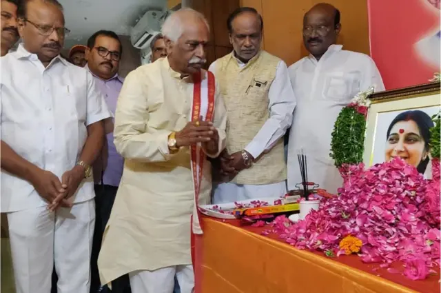 సుష్మా స్వరాజ్‌కు నివాళి