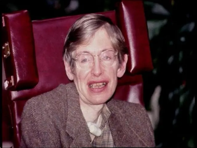 આર્ટિફિશિયલ ઇન્ટેલિજન્સના જોખમ વિશે જાણીતા વૈજ્ઞાનિક સ્ટિફ્ન હૉકિંગ્સ ચેતવણી આપી ચૂક્યા છે.