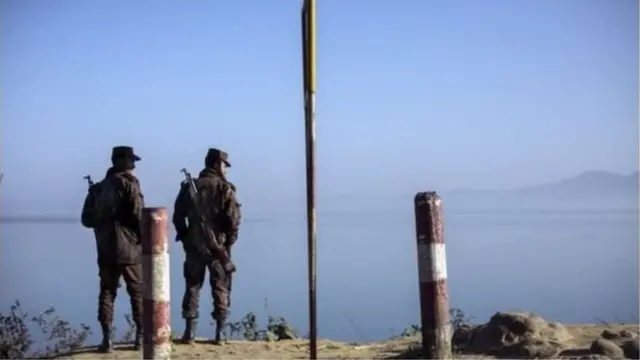 মিয়ানমার থেকে সীমান্ত পার হয়ে বাংলাদেশে আসে ইয়াবা।