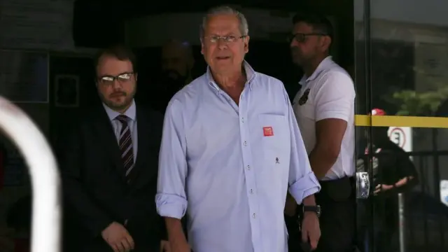 José Dirceu deixa o Fórum do Tribunal de Justiça do DF no último dia 27 de junho