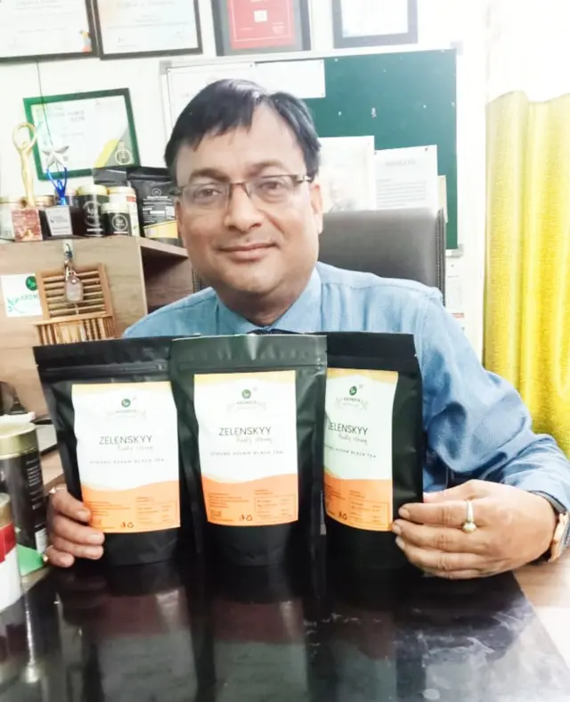 নিজের ব্র্যান্ডের চায়ের সাথে রঞ্জিত বড়ুয়া।