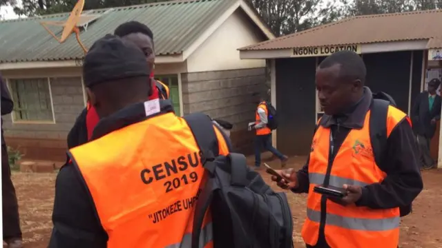 Maafisa wakuhesabui watu muda mfupi kabla ya kuanza kwa shughuli ya sensa ya kitaifa nchini Kenya.