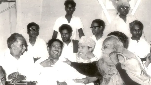 பெரியார், எம்.ஜி.ஆர், அண்ணாவுடன் கருணாநிதி