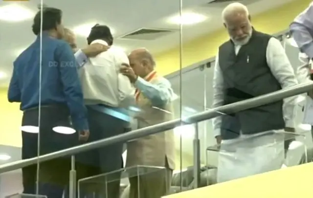 ઇસરોમાં નરેન્દ્ર મોદી