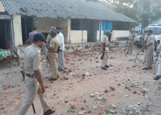 દાહોદના જેસવાડા પોલીસ સ્ટેશન પર ચિલકોટા ગામના રહિશોએ હુમલો કર્યો હતો