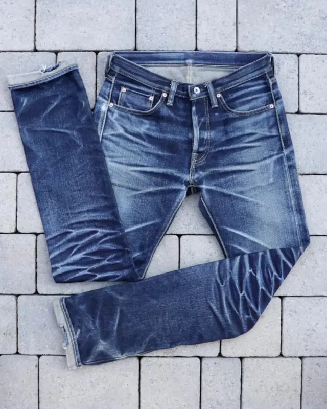 Slike iznošenih farmerki šalju se na takmičenje Indigo invitejšenel, na kom učesnici nose jedne te iste farmerke godinu dana