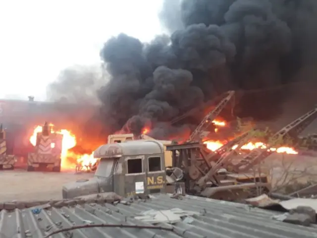 બિહારના ઓરંગાબાદમાં થયેલી હિંસામાં ઘણાં વાહનોને આગ લગાવાઈ હતી.