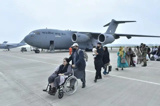 काबुल से लौटे लोग