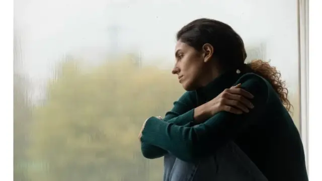 Il n'existe pas de consensus au sein de la communauté médicale sur les effets psychologiques du fait de voir ou même de converser par l'intermédiaire de l'IA avec des proches décédés.