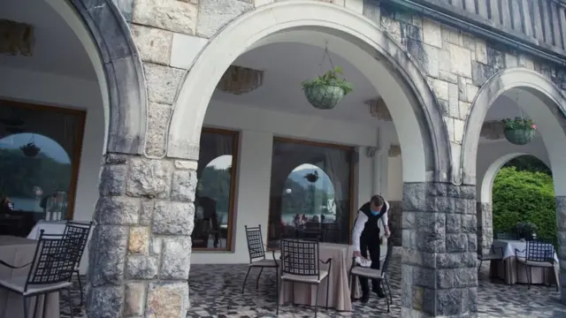 Кафе, ресторандарга азырынча иштөөгө уруксат жок